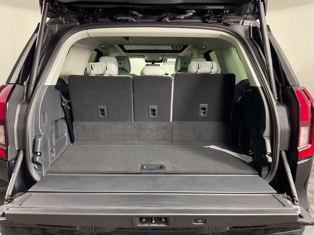 2026 Black Metallic Ford Expedition Platinum 4X4 SUV