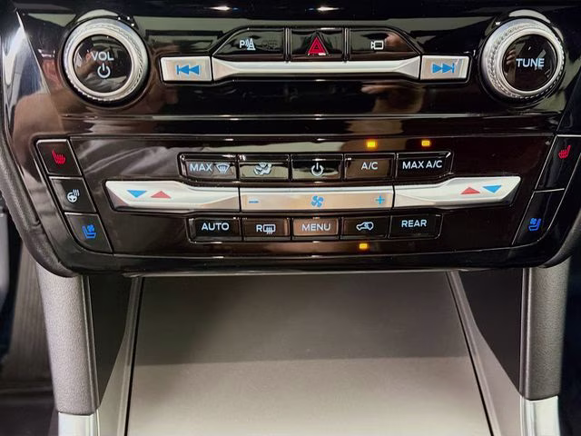 2022 Gray Metallic Ford Explorer Platinum RWD SUV