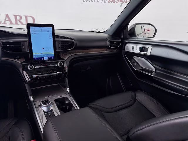 2022 Gray Metallic Ford Explorer Platinum RWD SUV