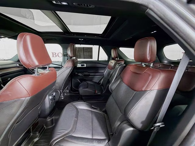 2022 Gray Metallic Ford Explorer Platinum RWD SUV