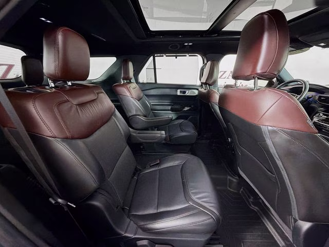 2022 Gray Metallic Ford Explorer Platinum RWD SUV