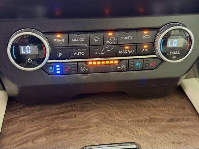 2021 White Metallic Ford Expedition Max Platinum 4X4 SUV