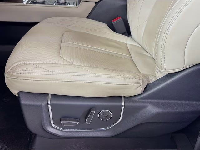 2021 White Metallic Ford Expedition Max Platinum 4X4 SUV