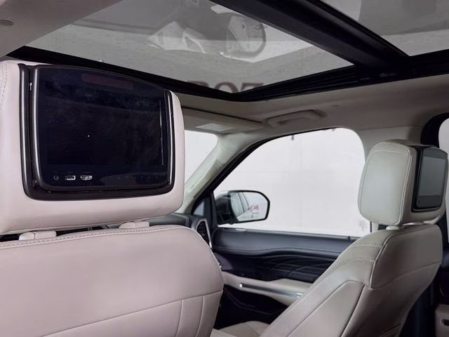 2021 White Metallic Ford Expedition Max Platinum 4X4 SUV
