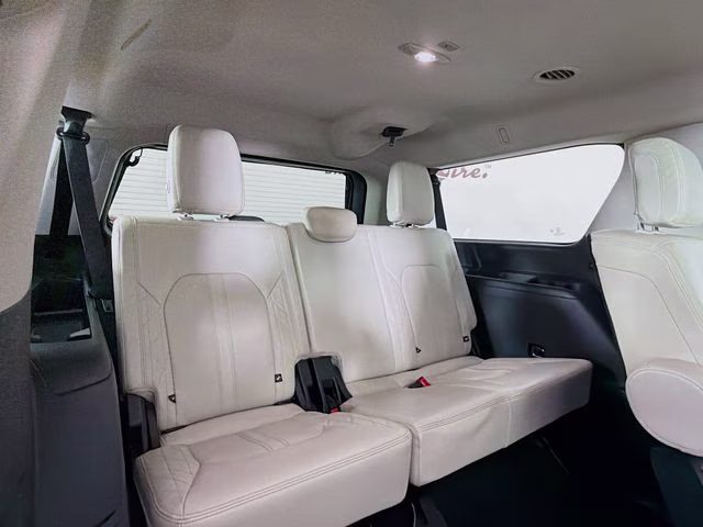 2021 White Metallic Ford Expedition Max Platinum 4X4 SUV