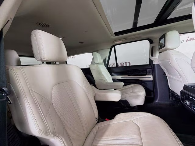 2021 White Metallic Ford Expedition Max Platinum 4X4 SUV