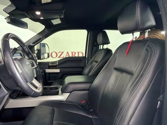 2022 Oxford White Ford Super Duty F-250 SRW Lariat 4X4 Truck
