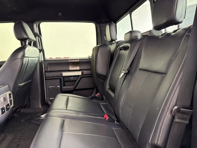 2022 Oxford White Ford Super Duty F-250 SRW Lariat 4X4 Truck