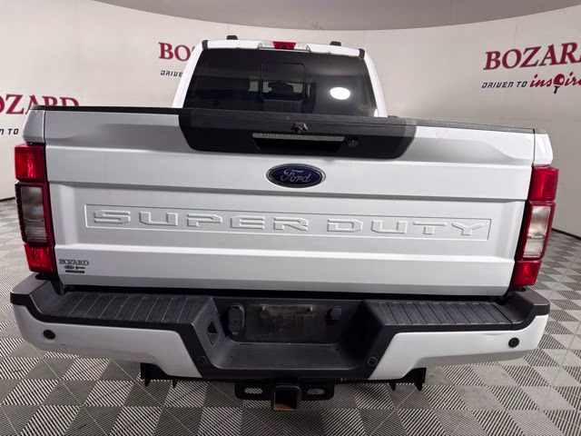 2022 Oxford White Ford Super Duty F-250 SRW Lariat 4X4 Truck