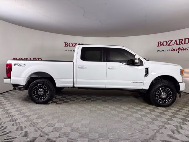 2022 Oxford White Ford Super Duty F-250 SRW Lariat 4X4 Truck