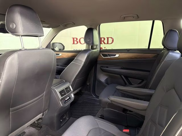 2024 Pure White Volkswagen Atlas 2.0T SE w/Technology FWD SUV