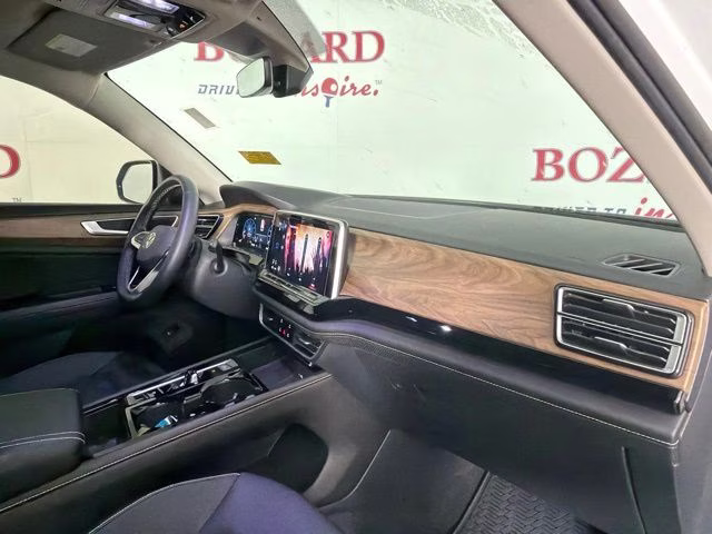 2024 Pure White Volkswagen Atlas 2.0T SE w/Technology FWD SUV