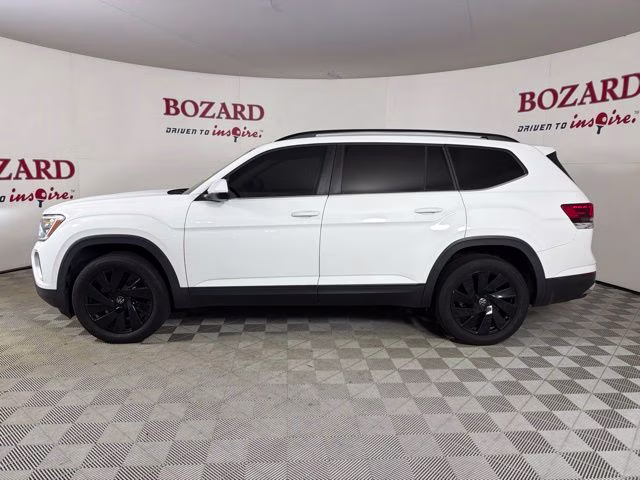 2024 Pure White Volkswagen Atlas 2.0T SE w/Technology FWD SUV