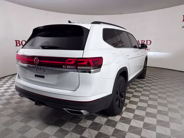 2024 Pure White Volkswagen Atlas 2.0T SE w/Technology FWD SUV