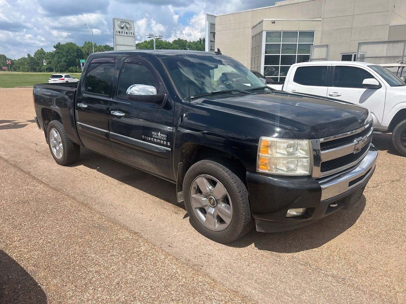 2009 Black Chevrolet Silverado 1500 LT RWD Truck
