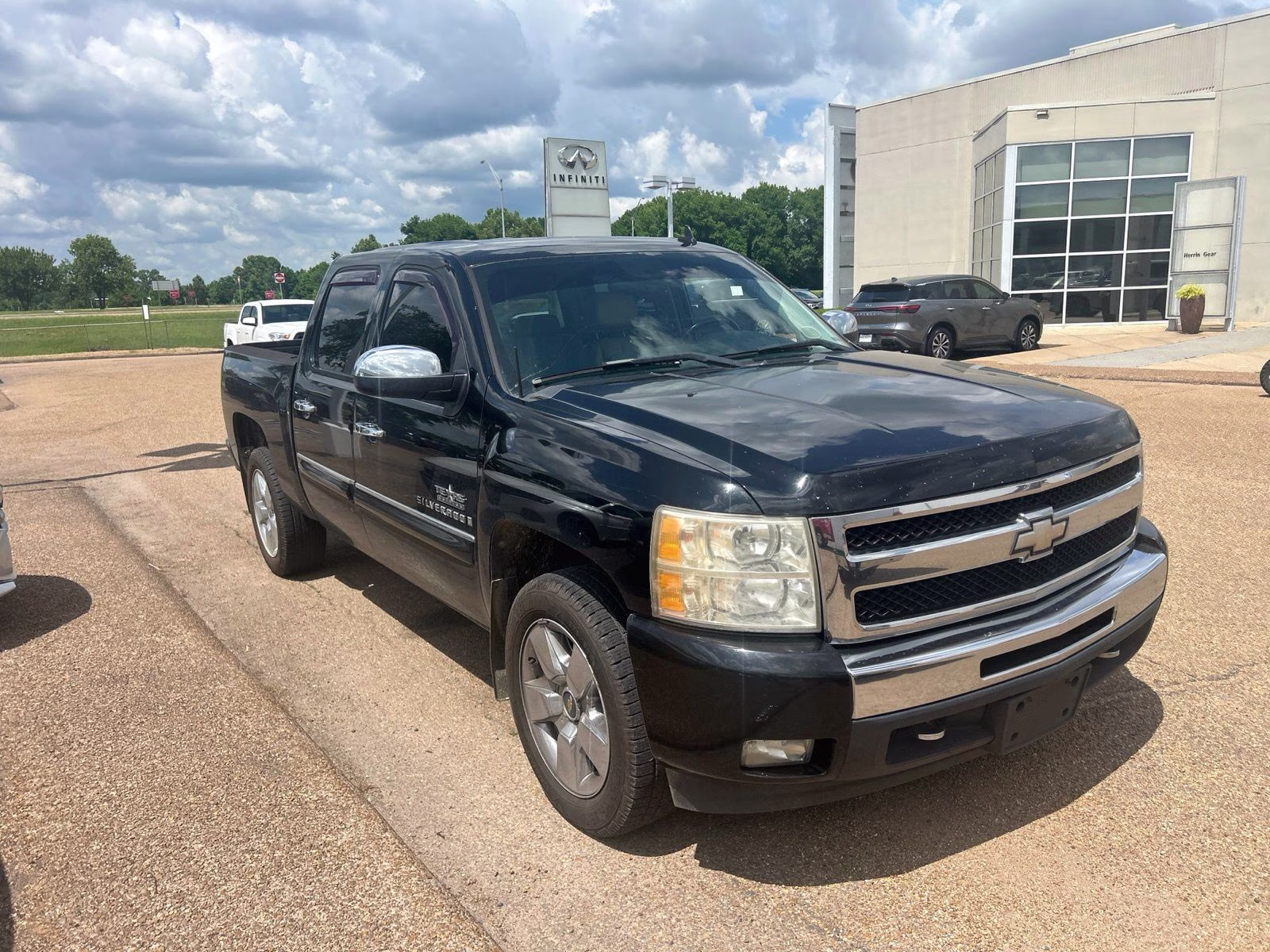 2009 Black Chevrolet Silverado 1500 LT RWD Truck