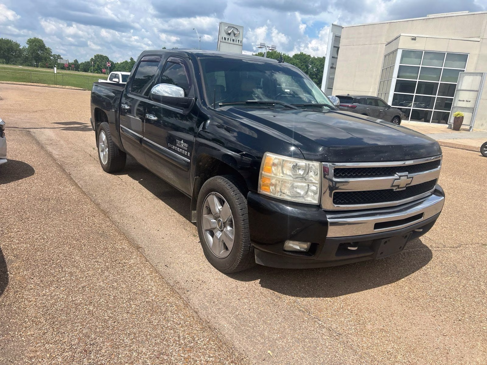 2009 Black Chevrolet Silverado 1500 LT RWD Truck