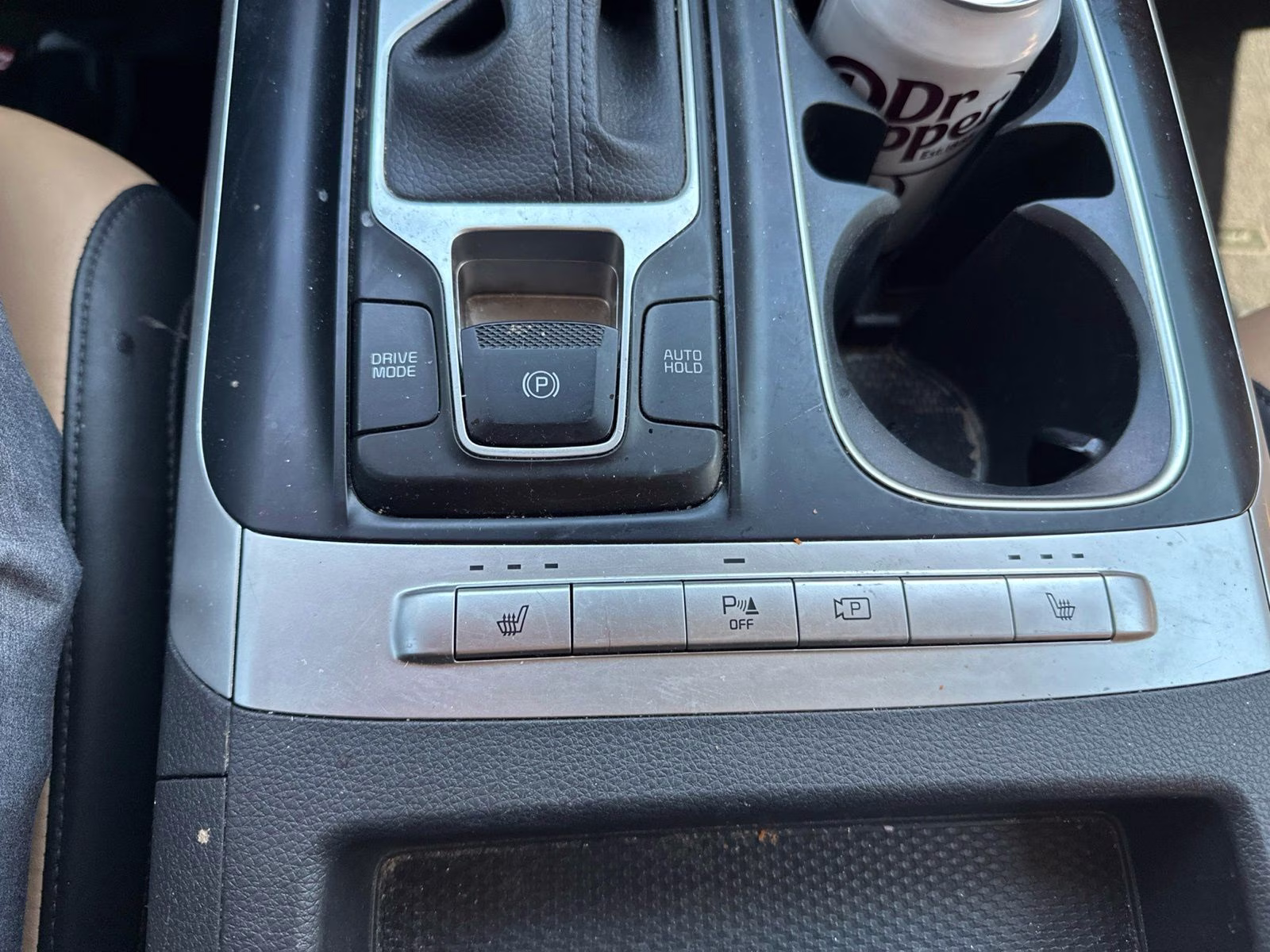 2024 Snow White Pearl Kia Carnival LX FWD Van