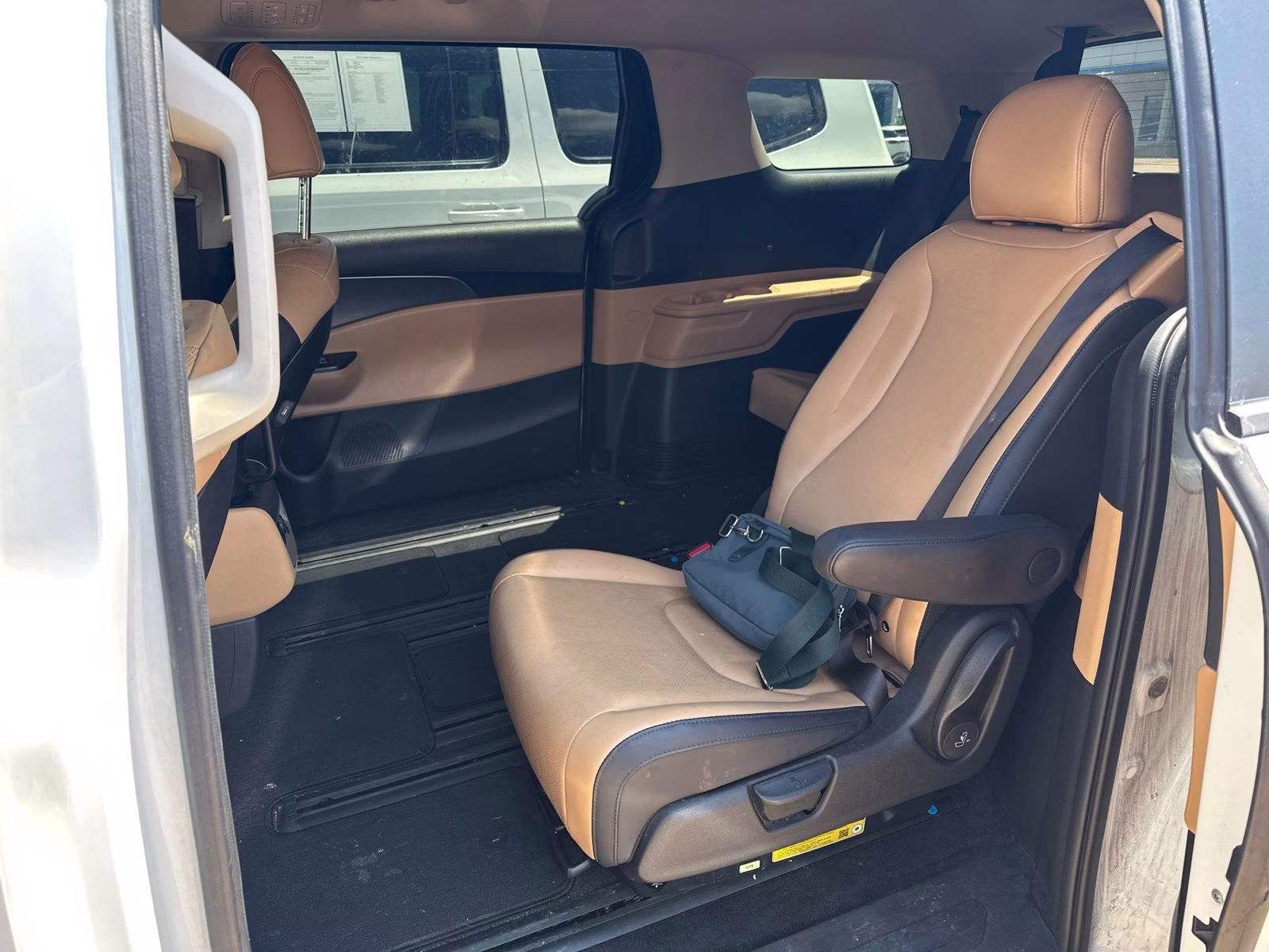 2024 Snow White Pearl Kia Carnival LX FWD Van