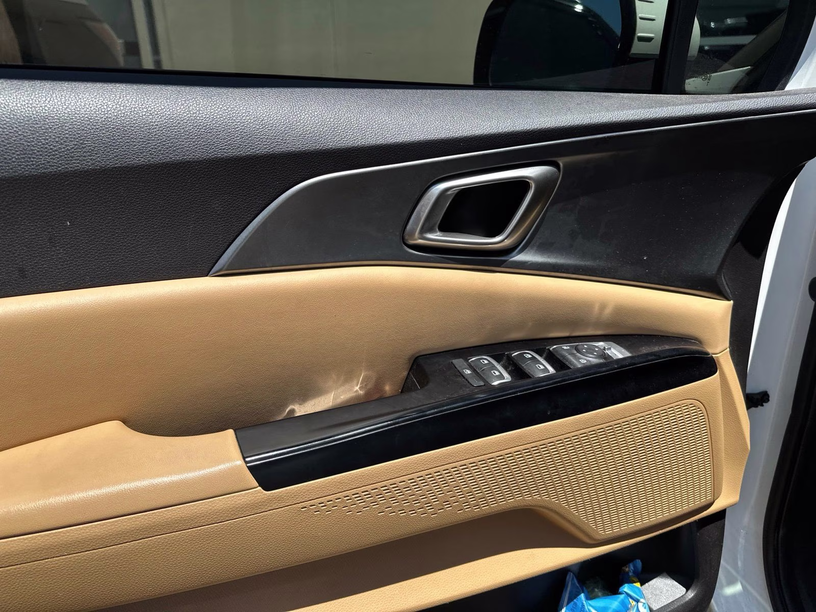2024 Snow White Pearl Kia Carnival LX FWD Van