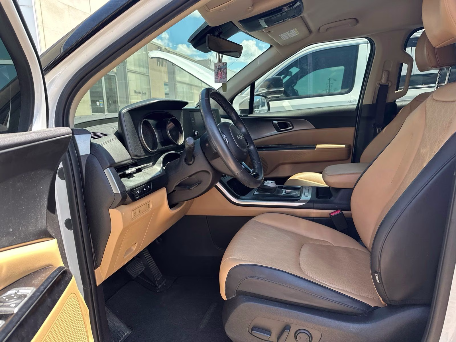 2024 Snow White Pearl Kia Carnival LX FWD Van