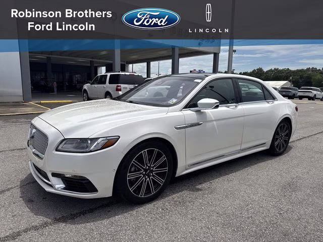 2017 White Platinum Clearcoat Lincoln Continental Reserve FWD Sedan