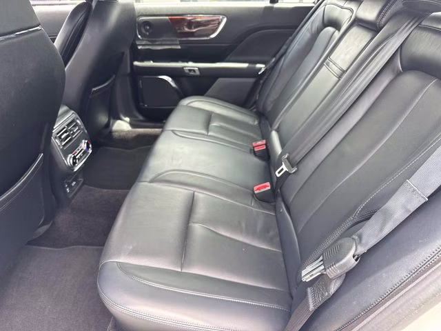 2017 White Platinum Clearcoat Lincoln Continental Reserve FWD Sedan