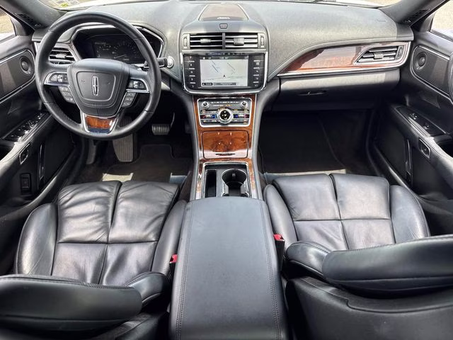 2017 White Platinum Clearcoat Lincoln Continental Reserve FWD Sedan