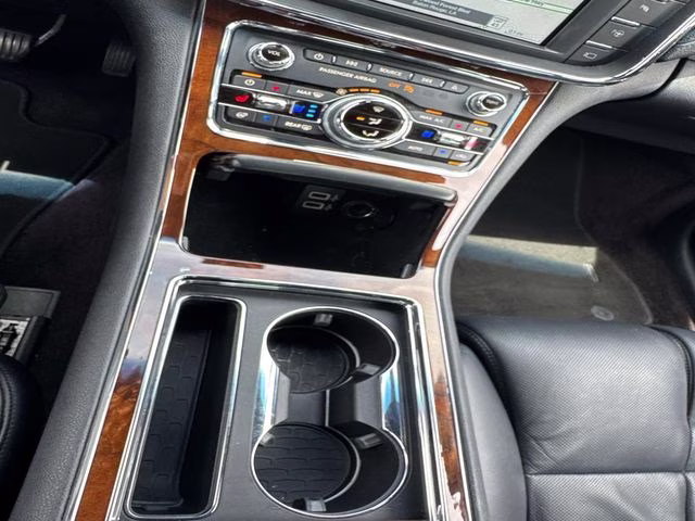 2017 White Platinum Clearcoat Lincoln Continental Reserve FWD Sedan