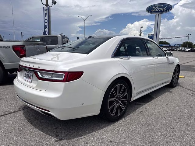 2017 White Platinum Clearcoat Lincoln Continental Reserve FWD Sedan