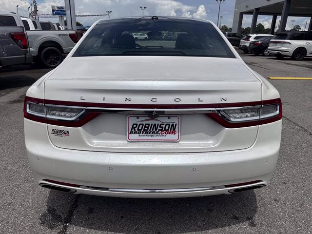 2017 White Platinum Clearcoat Lincoln Continental Reserve FWD Sedan