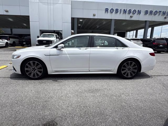 2017 White Platinum Clearcoat Lincoln Continental Reserve FWD Sedan