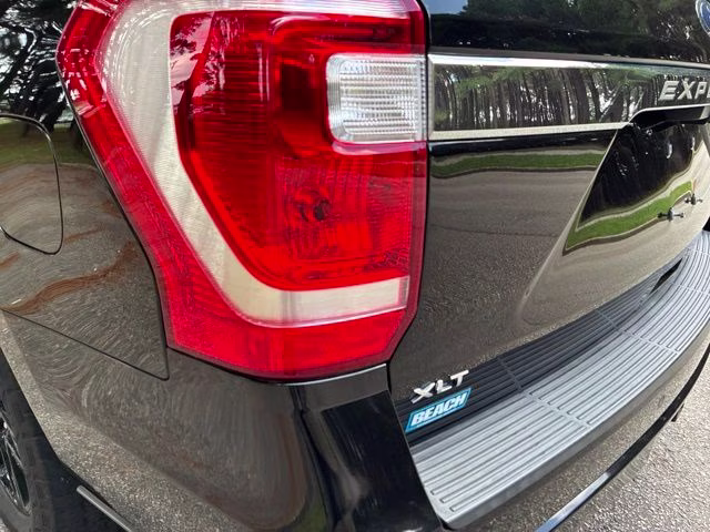 2021 Black Metallic Ford Expedition XLT RWD SUV