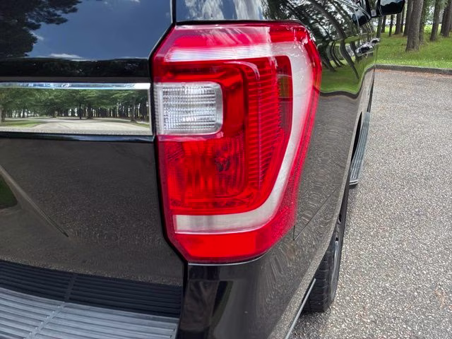 2021 Black Metallic Ford Expedition XLT RWD SUV