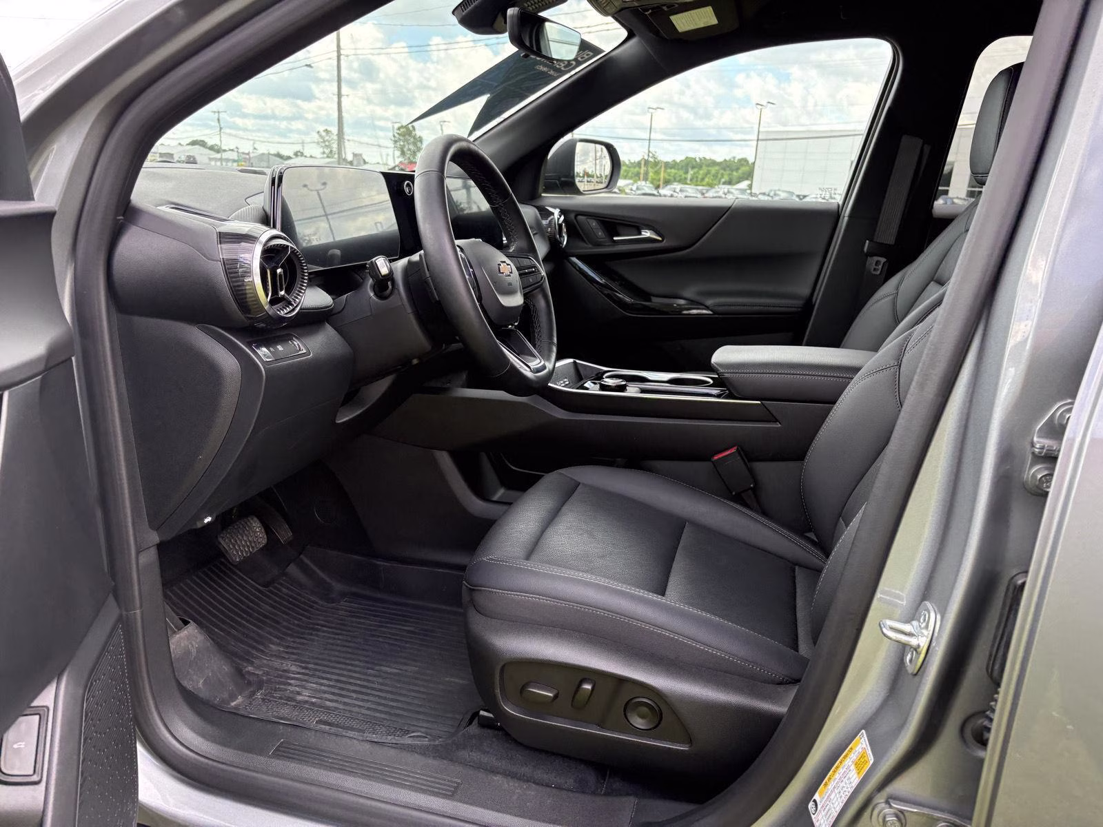 2026 Sterling Gray Metallic Chevrolet Equinox FWD LT FWD SUV