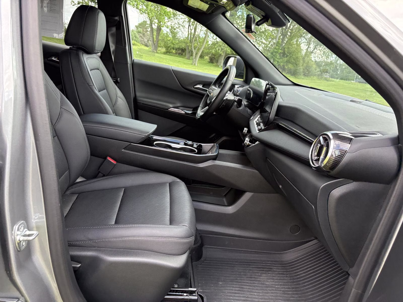 2026 Sterling Gray Metallic Chevrolet Equinox FWD LT FWD SUV