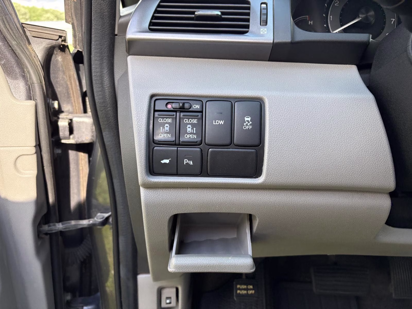 2014 Modern Steel Metallic Honda Odyssey Touring FWD Van