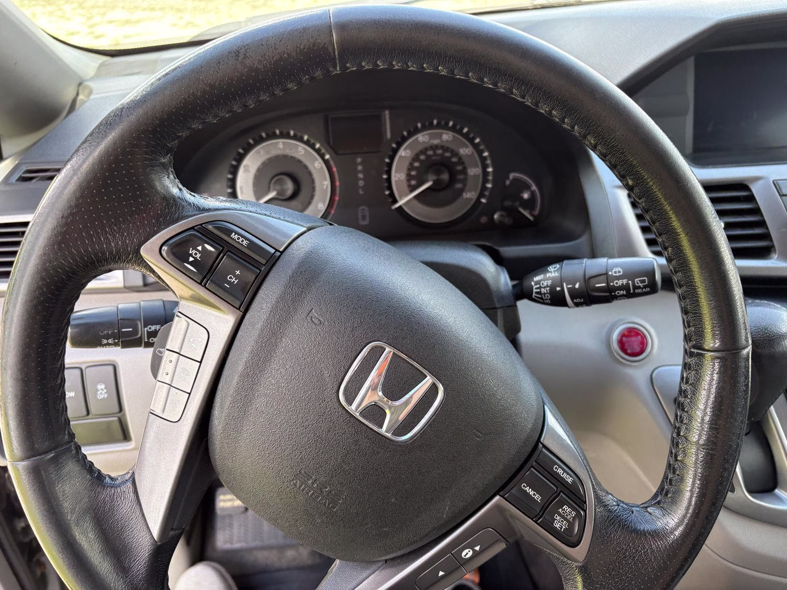2014 Modern Steel Metallic Honda Odyssey Touring FWD Van