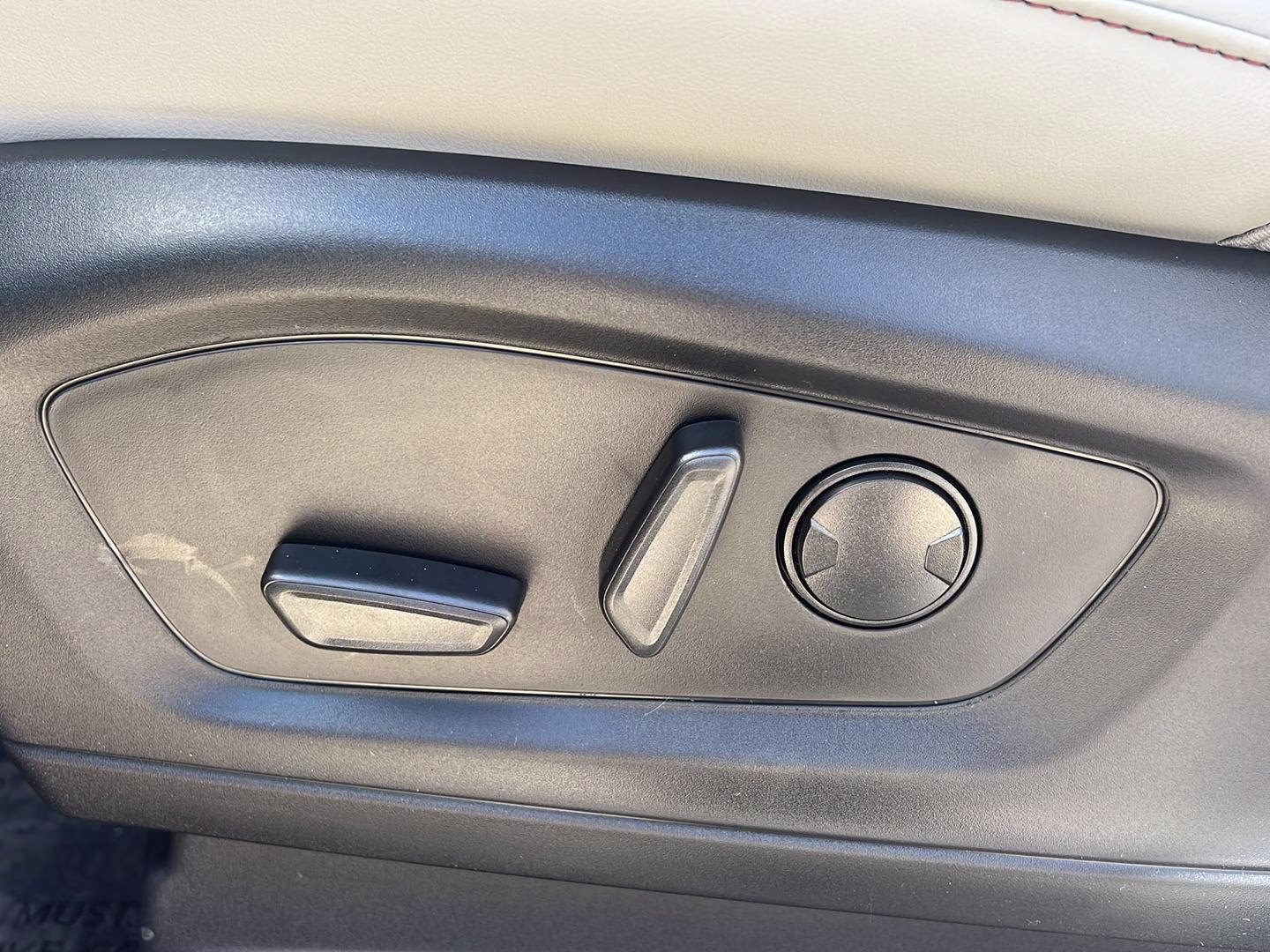 2026 Space White Metallic Ford Explorer Active w/200A Pkg 4X4 SUV