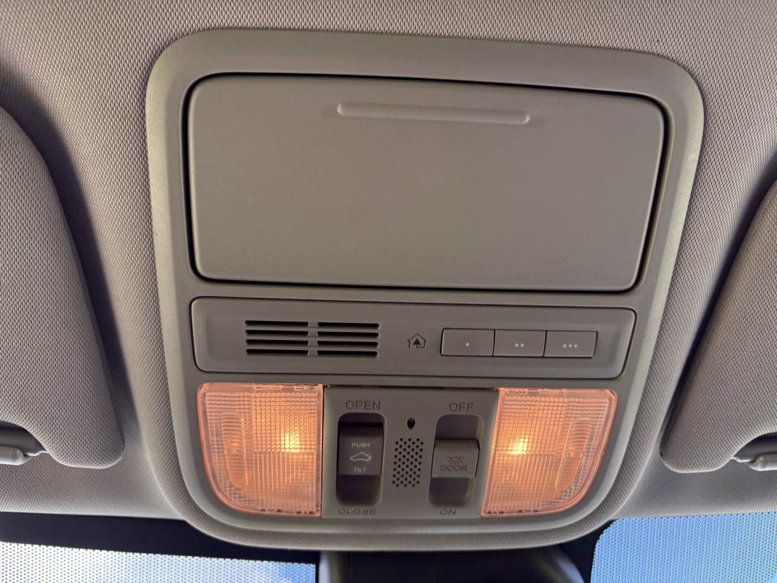 2014 Modern Steel Metallic Honda Odyssey Touring FWD Van