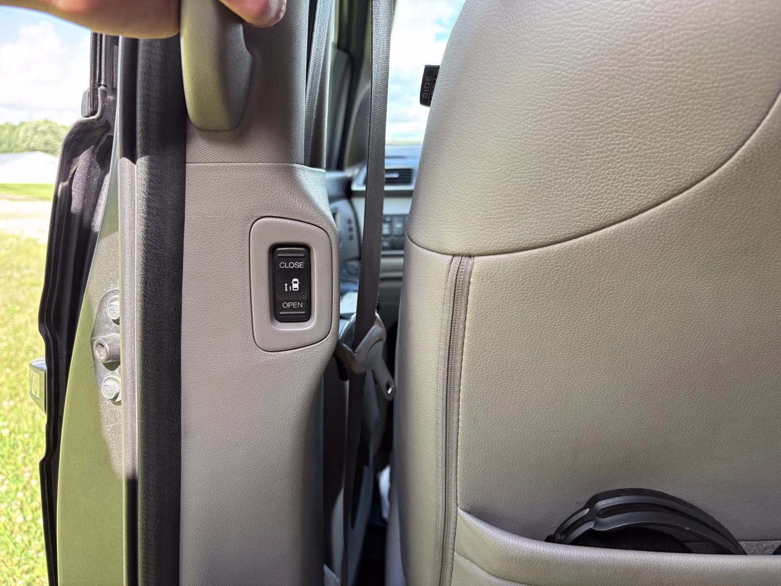 2014 Modern Steel Metallic Honda Odyssey Touring FWD Van