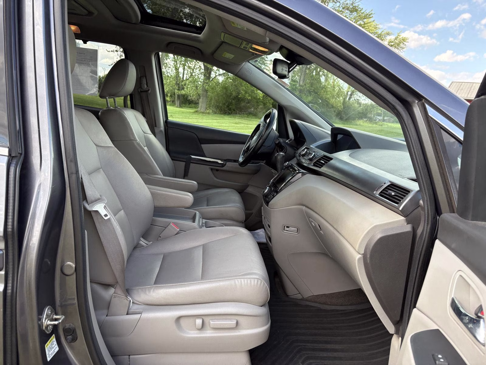 2014 Modern Steel Metallic Honda Odyssey Touring FWD Van
