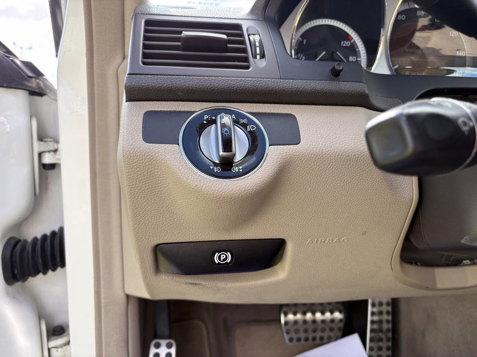 2010 White Mercedes-Benz C300 4 MATIC C300 AWD Sedan
