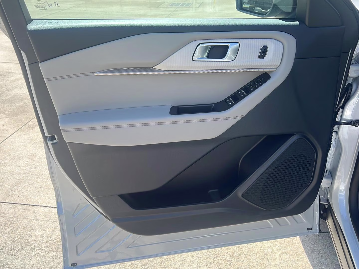 2026 Space White Metallic Ford Explorer Active w/200A Pkg 4X4 SUV