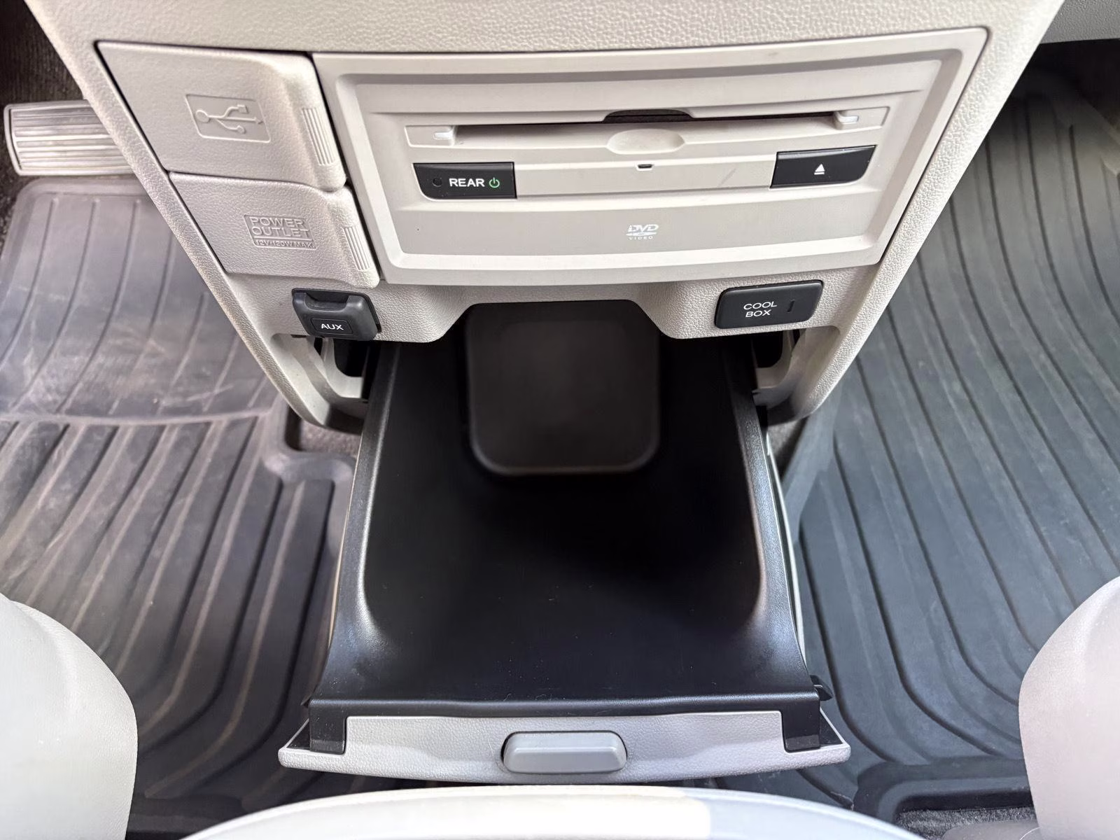 2014 Modern Steel Metallic Honda Odyssey Touring FWD Van