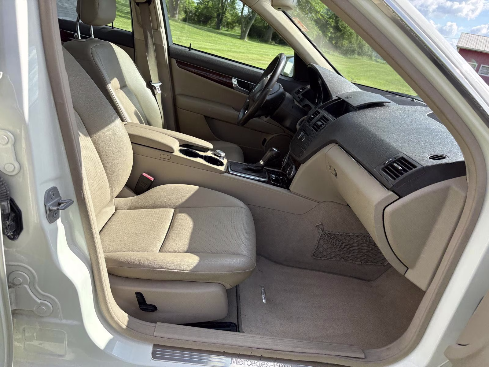 2010 White Mercedes-Benz C300 4 MATIC C300 AWD Sedan