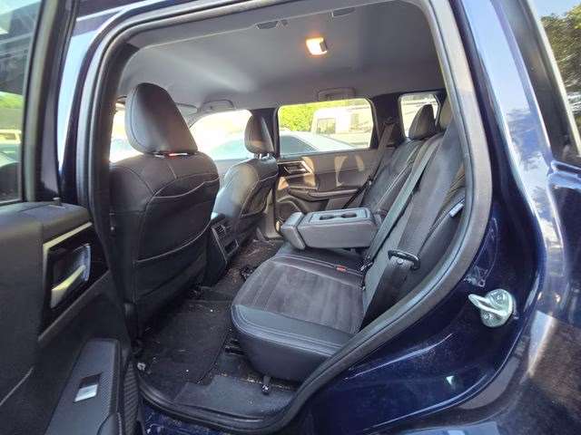 2024 Cosmic Blue Metallic Mitsubishi Outlander SE FWD SUV