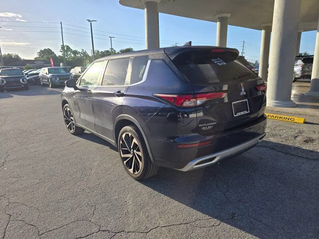 2024 Cosmic Blue Metallic Mitsubishi Outlander SE FWD SUV