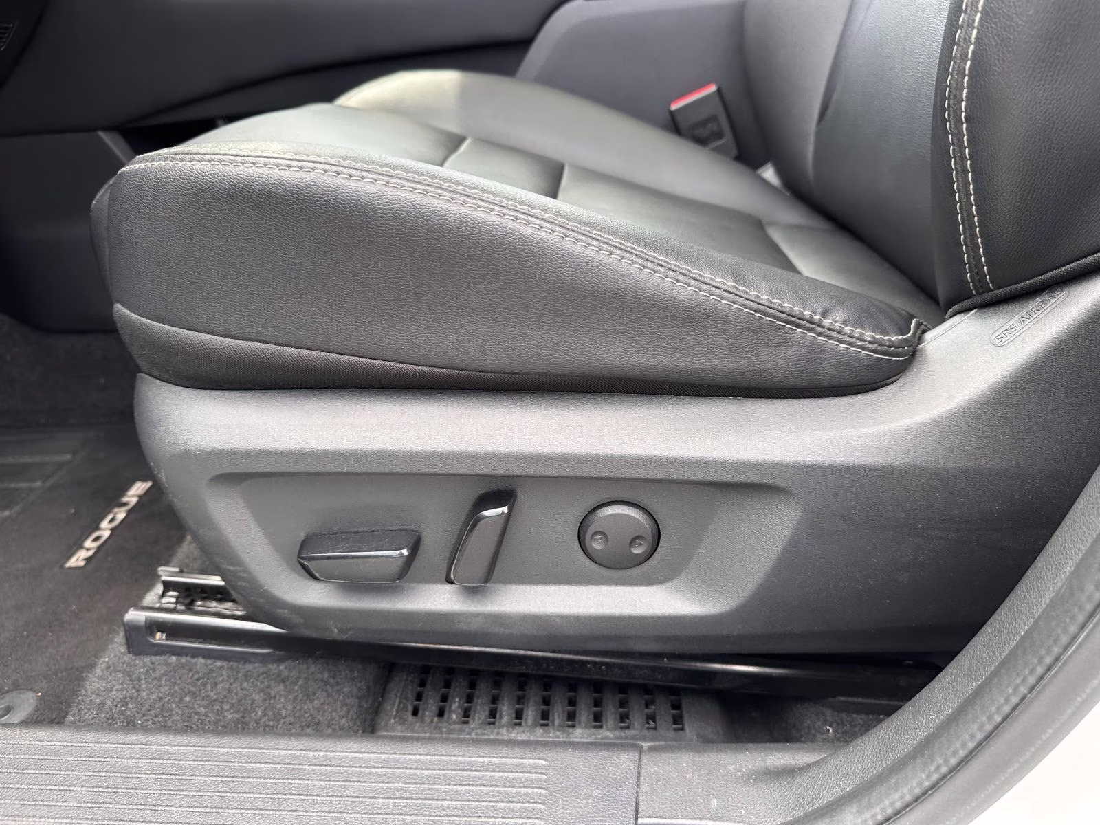 2023 Pearl White Tricoat Nissan Rogue AWD SL AWD SUV
