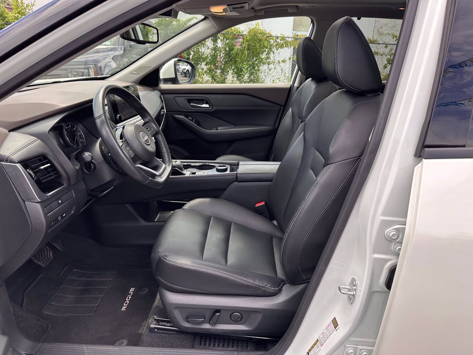 2023 Pearl White Tricoat Nissan Rogue AWD SL AWD SUV